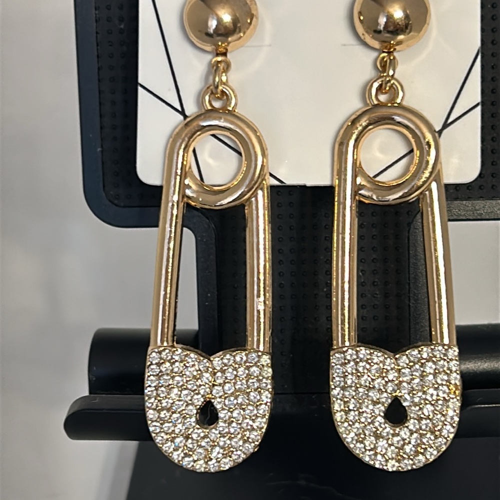 Aldo Gold Tone Safety Pin Design Rhinestones Earrings ~2.5" Macellaria. New - Picture 2 of 6